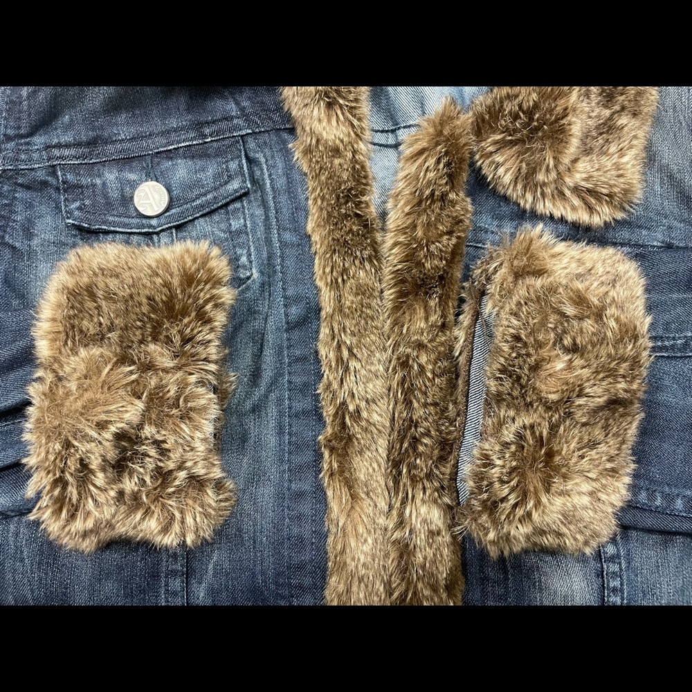 Women’s denim Jean jacket with faux fur Size M - Picture 9 of 10